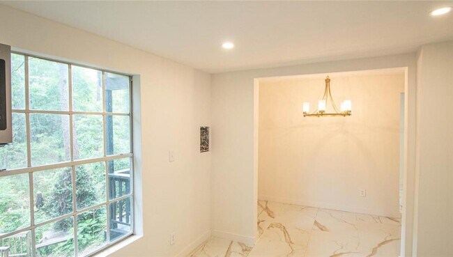 Building Photo - 291 White Oak Cir