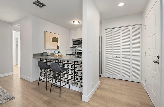 Foto del edificio - 295 Stonegate Cir