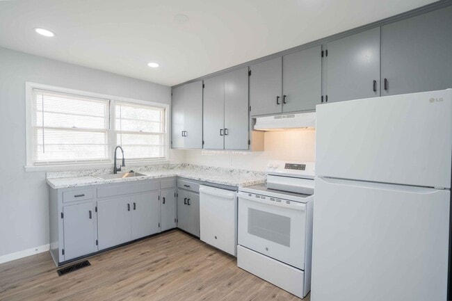 Building Photo - Charming Newly Renovated 3-Bedroom Home