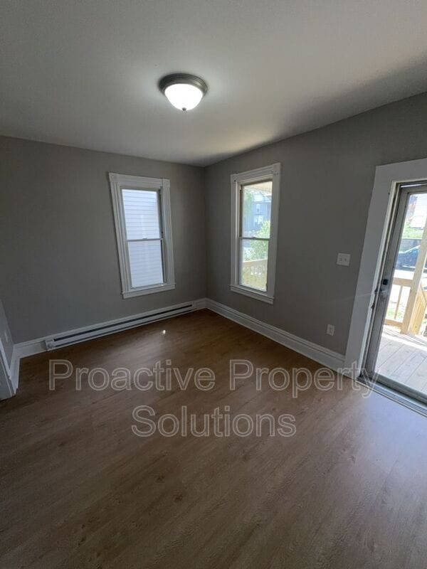 Building Photo - 327-329 S 10th St