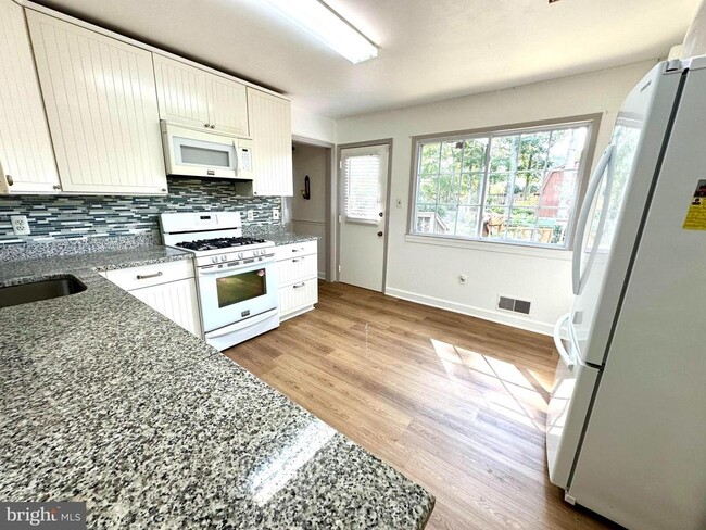 Foto del edificio - 12204 Oakwood Dr