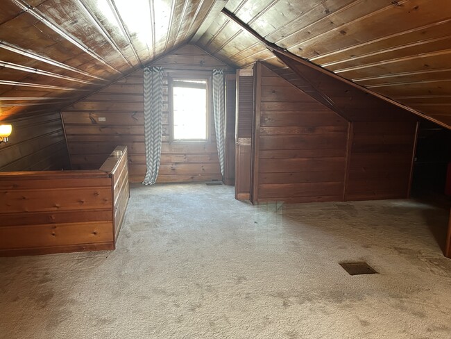 Upper Level Bedroom - 251 Bernard St E