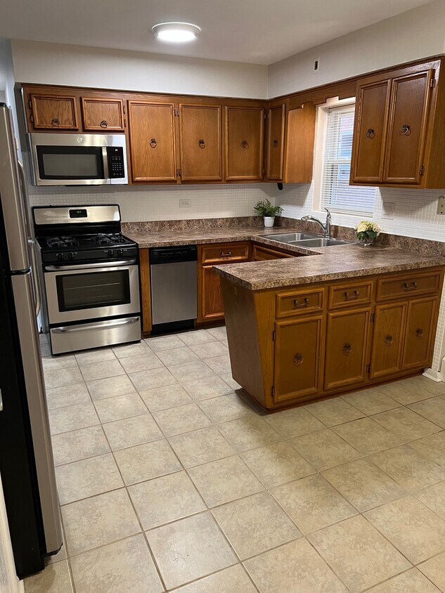 Foto principal - 8614 W Berwyn Ave