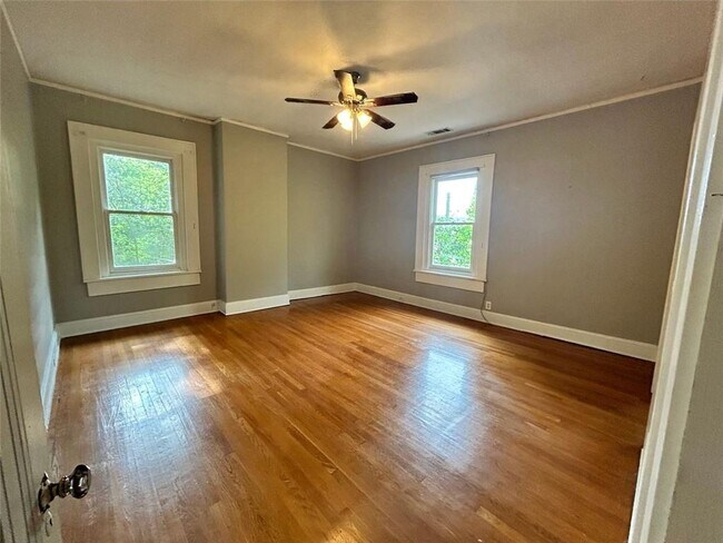 Building Photo - 1174 St Charles Pl NE