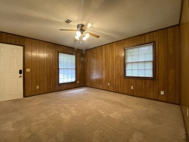 Foto del edificio - Clean 2 bedroom, 1 Bath Cayce Home