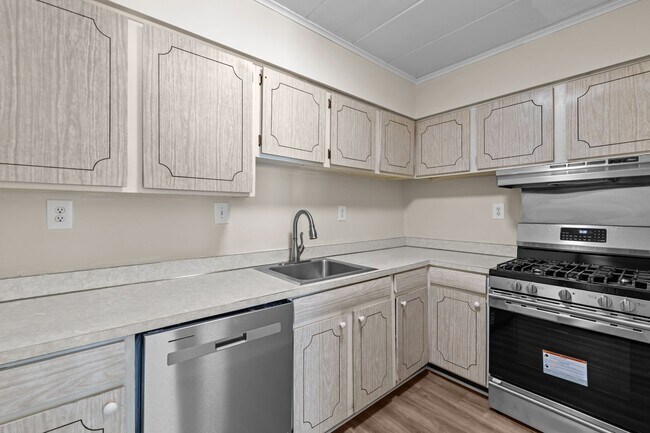 Foto del edificio - Quiet Norfolk Condo – Utilities & Parking ...