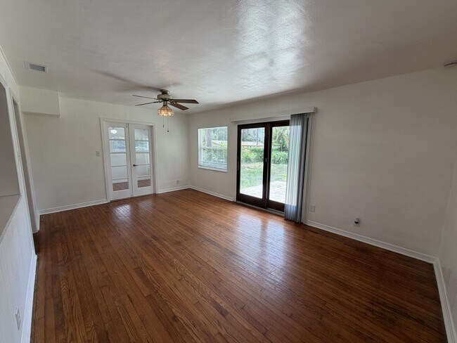 Building Photo - 2 Bed/1 Bath