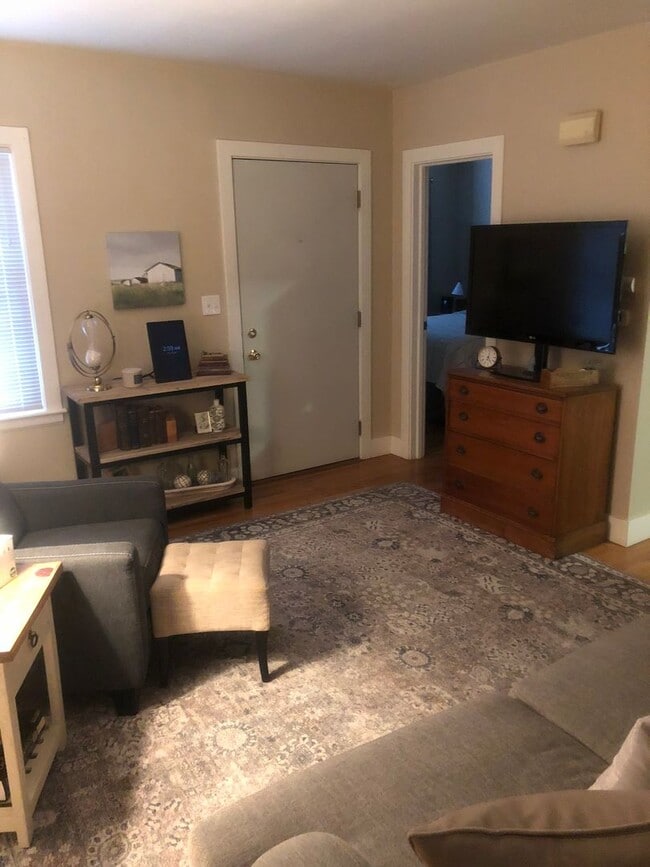 Building Photo - 204 1/2-204-1/2 Park Rd