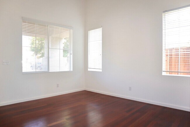 Foto del edificio - FRESH & BRIGHT 3 BEDROOM GEM IN PRIME LOCA...