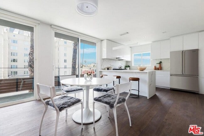 Building Photo - 1425 N Crescent Heights Blvd