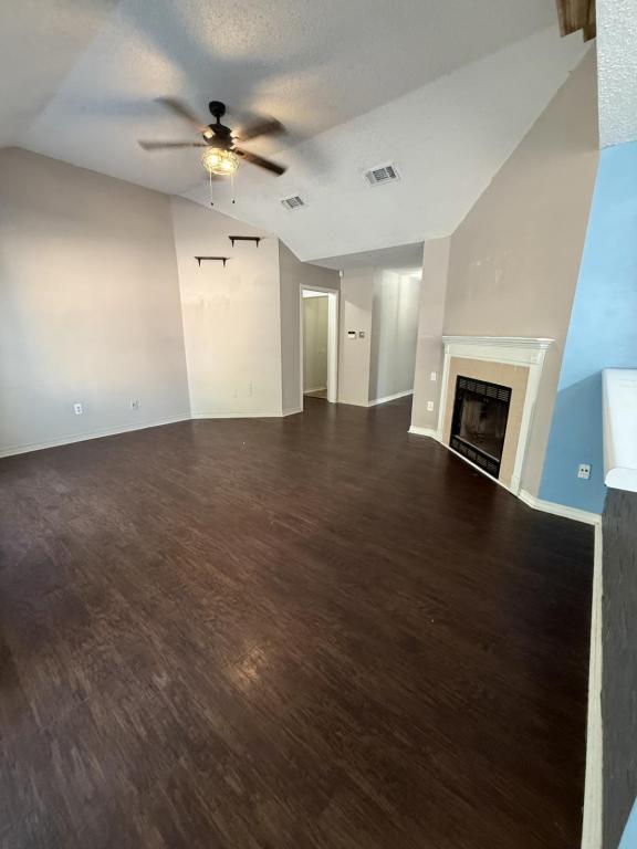 Foto del edificio - 14064 Woodmont Dr