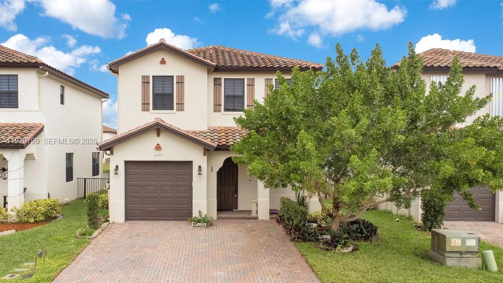 Foto principal - 5377 Cameron Dr