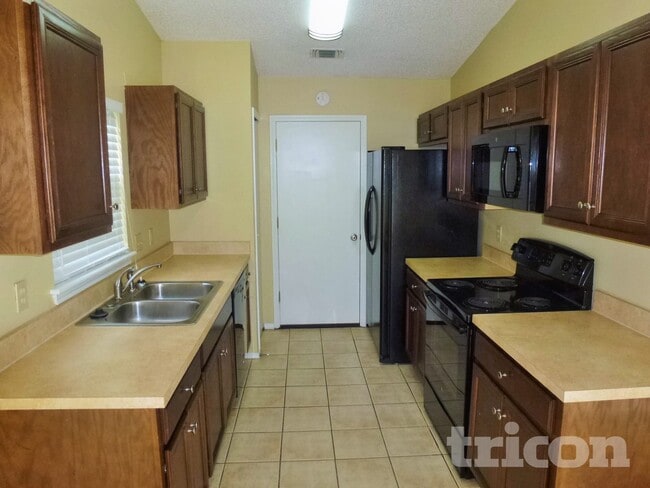 Building Photo - 1805 Clover Ct