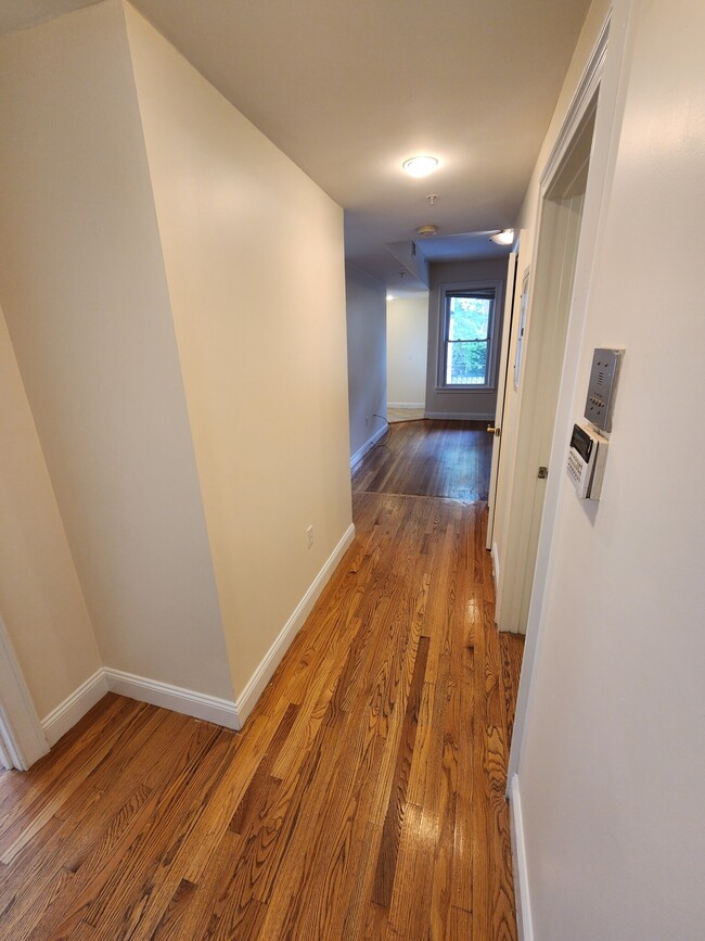 Building Photo - 55 Ashford St