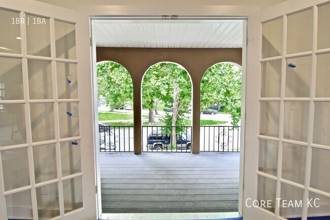 Building Photo - 1 Bedroom with Balcony at Roanoke Apartments