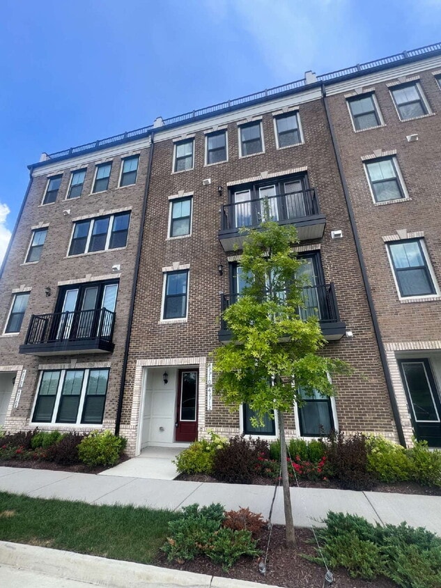 Brand-New Luxury 3BR Townhome-Style Condo ... - Brand-New Luxury 3BR Townhome-Style Condo ...