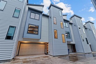 Building Photo - 1925 California Dr