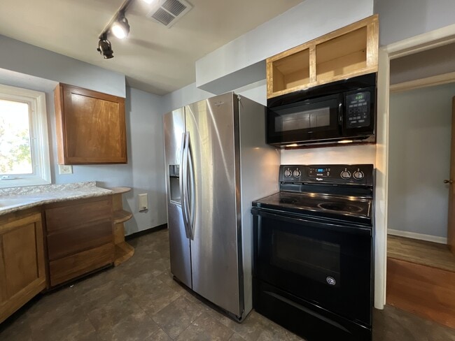 Building Photo - 2740 Buena Vista St