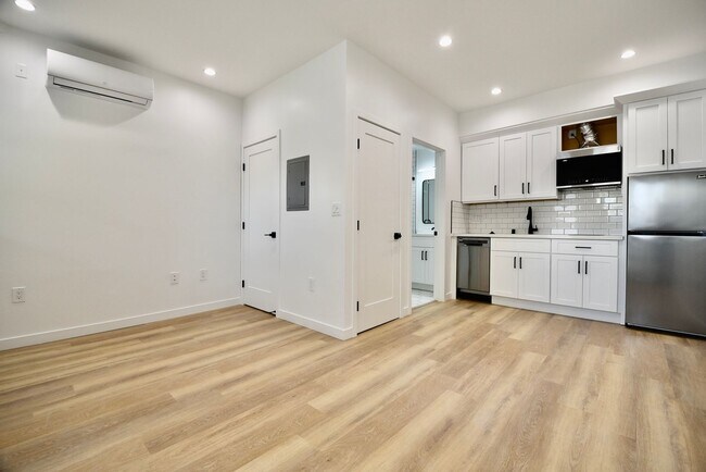 Foto del edificio - 5754 Colfax Ave