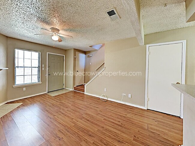 Foto del edificio - 648 S Rogers Rd
