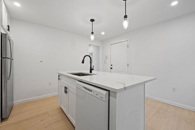 Foto del edificio - 24 Ferrin St