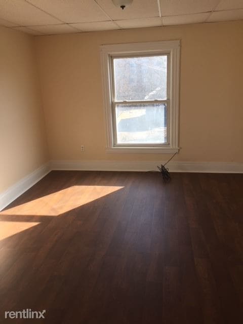 Building Photo - 3 br, 1.5 bath Duplex - 221B Horseheads Blvd
