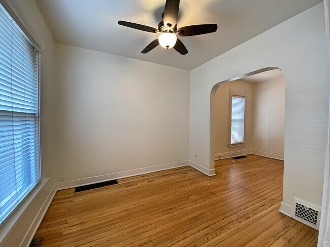 Building Photo - 715 Elati St