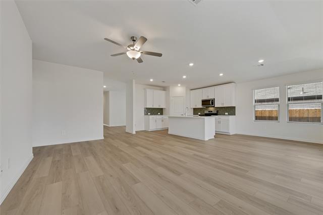 Foto del edificio - 6624 Vly Lk Ln