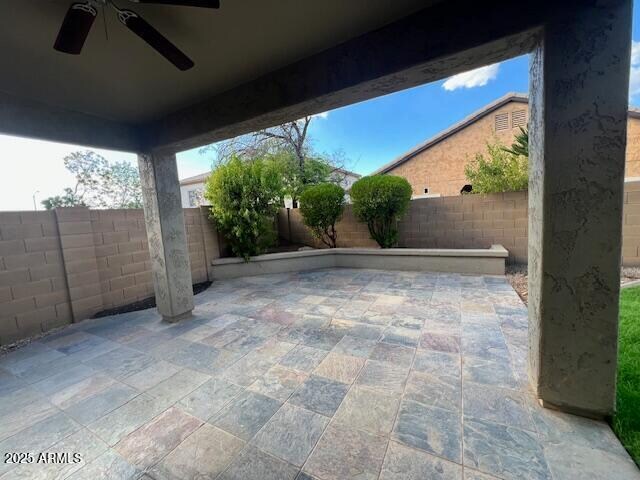 Building Photo - 10618 W Lone Cactus Dr