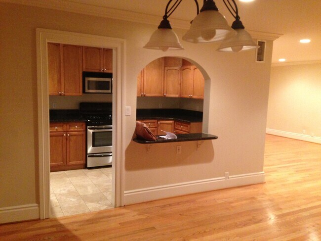 Open Kitchen - 14934 Dickens St