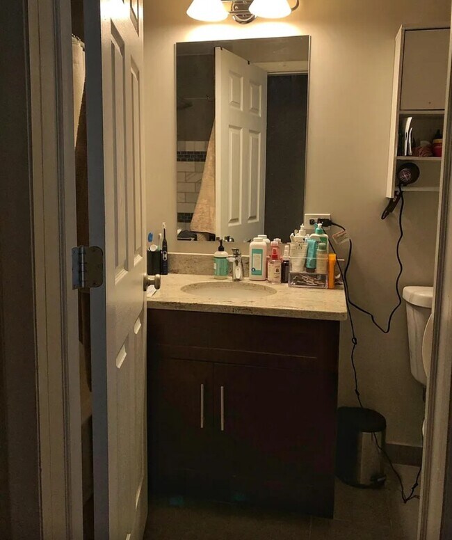 Foto del edificio - Gorgeous 2 bed 1 bath in the Edgewater area