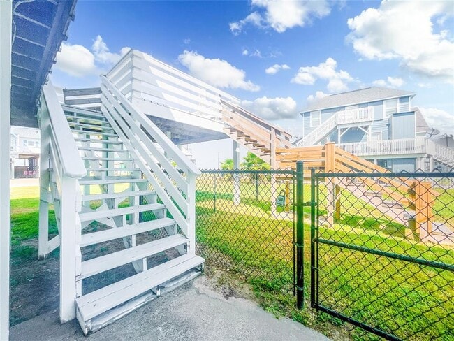 Building Photo - 13106 Coronado Dr