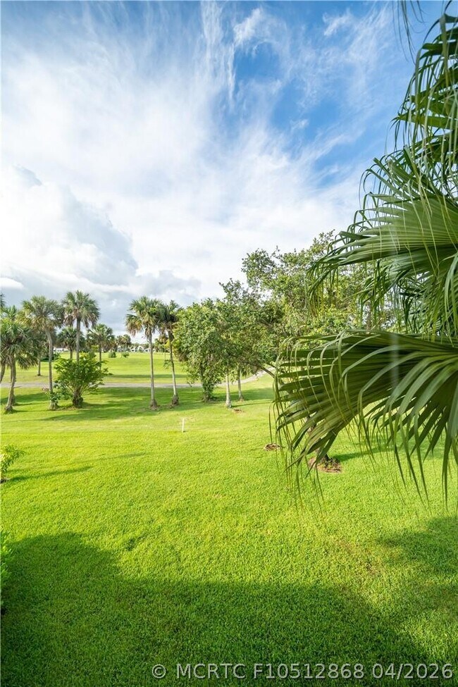 Foto del edificio - 3350 Pinewalk Dr N