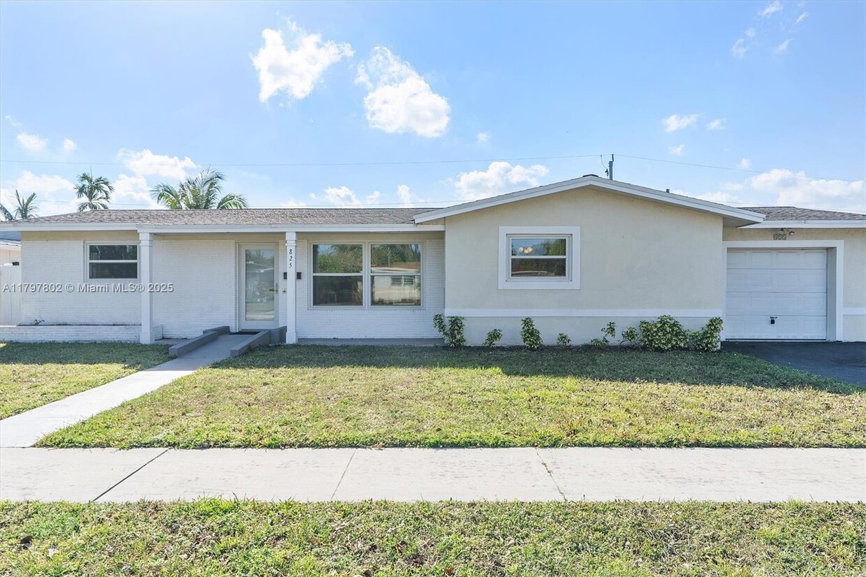 Foto principal - 825 NW 8th Ave