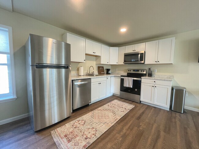Building Photo - 100 Miller St Triplex