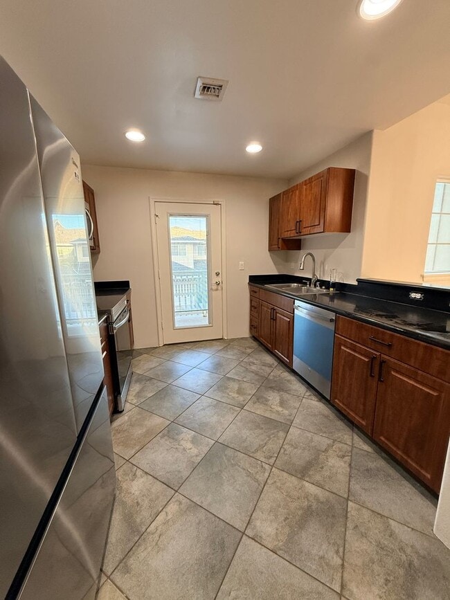 Building Photo - 511 Manawai St