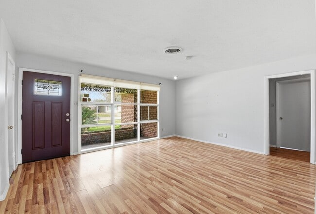 Building Photo - 4929 Libbey Dr