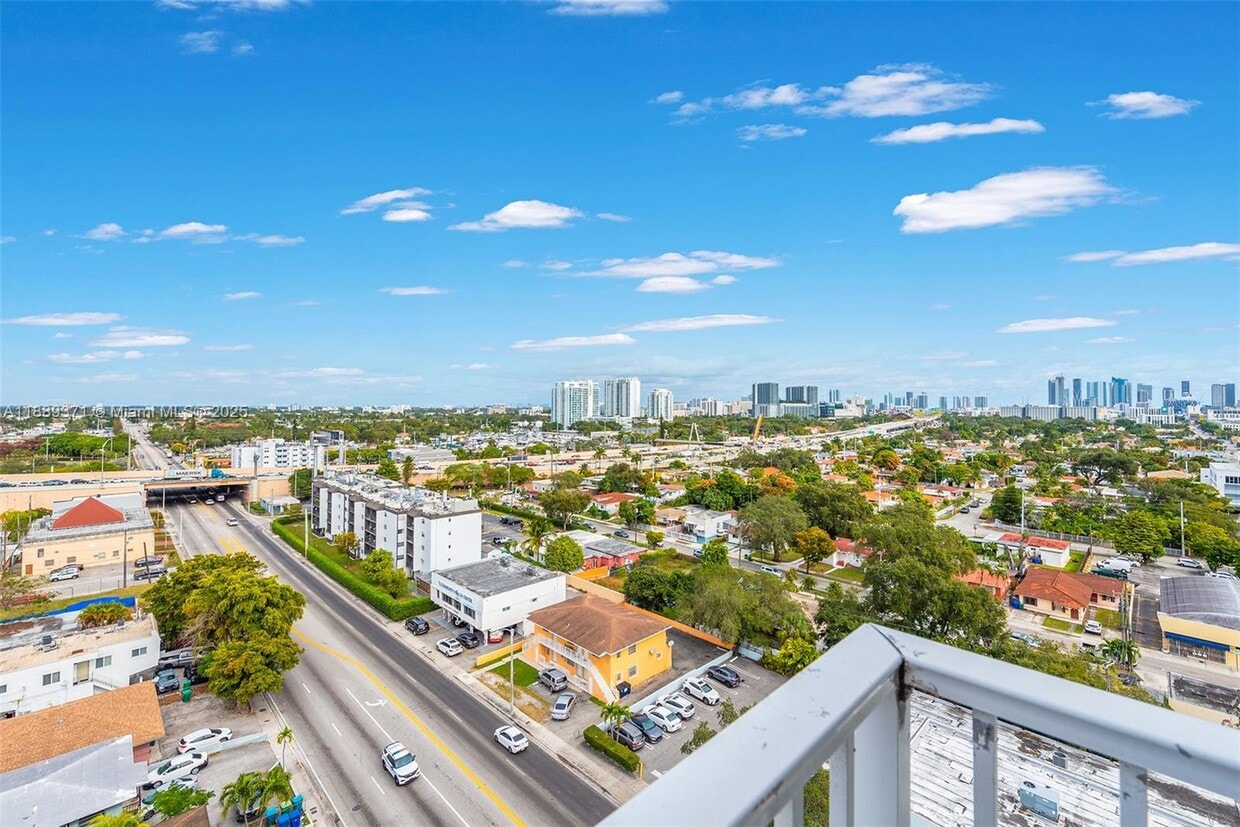 Foto principal - 2217 NW 7th St