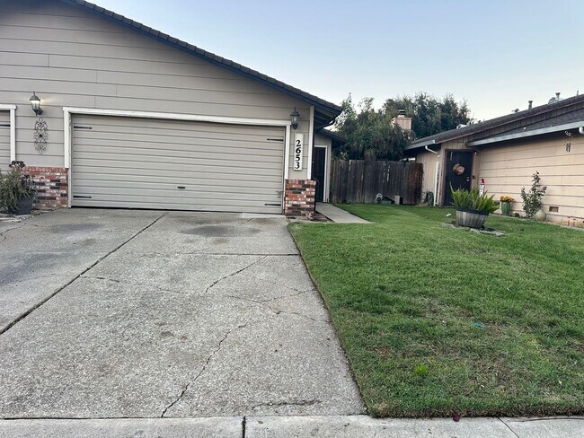 Foto del edificio - Desirable Duplex Unit with Lincoln Schools