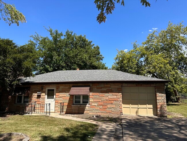 Building Photo - 741 N Wolf Rd