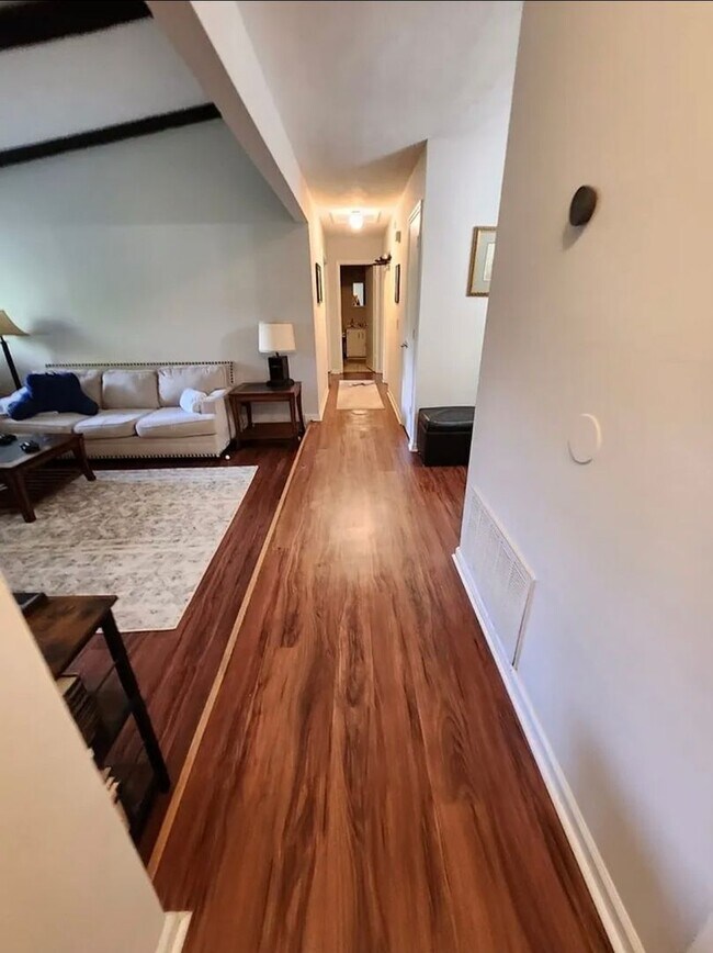 Foto del edificio - North Columbus 3 Bedrooms 2 Bath Garage