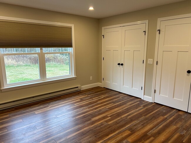 Building Photo - 393 Pleasant Valley Rd