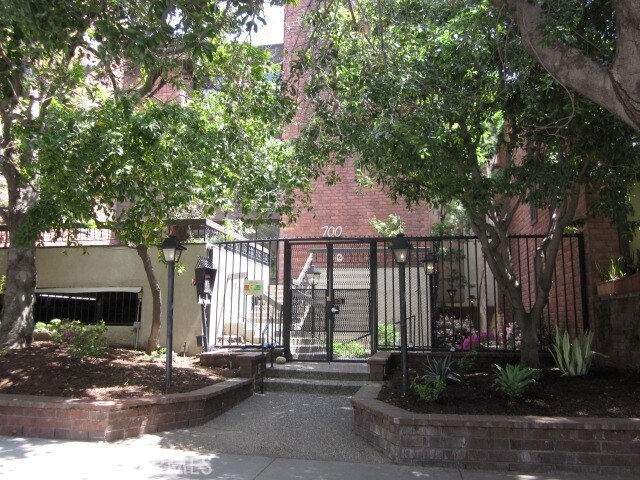 Foto principal - 700 S Lake Ave