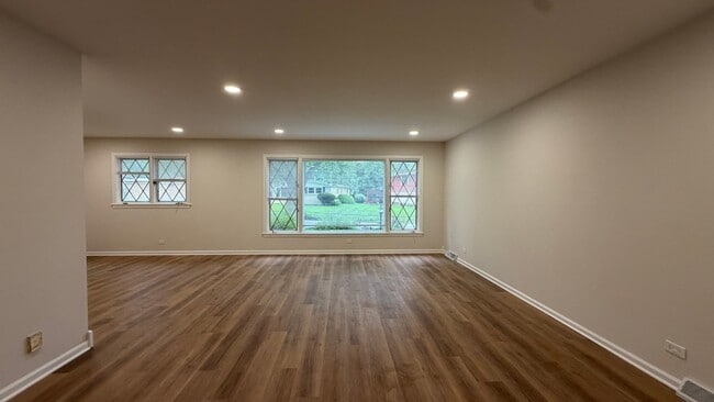 Building Photo - 219 N Park Dr