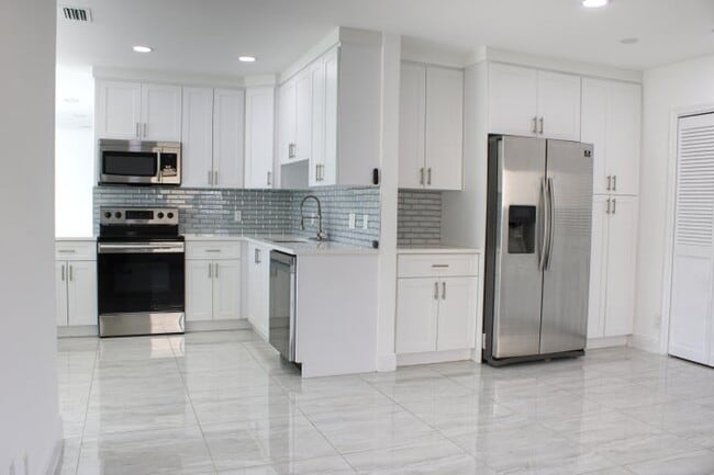 Building Photo - 517 NW 52nd St