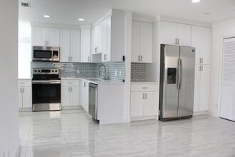 Building Photo - 517 NW 52nd St