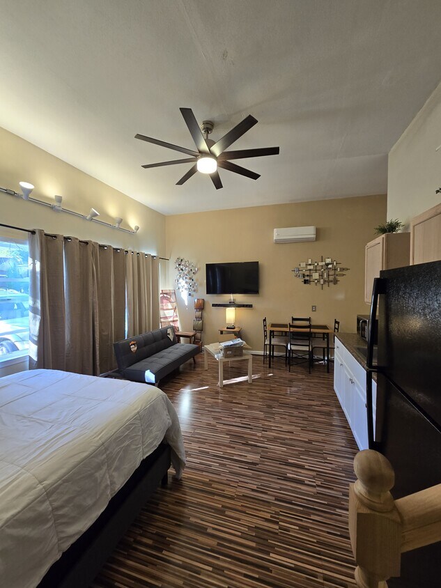 Primary Photo - 1328 Hollybriar Ct