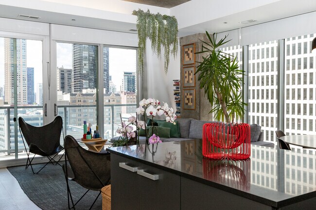 Foto del edificio - 550 N St Clair St