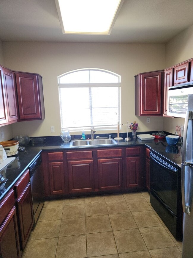 Building Photo - Upstairs 2bd 2ba Unit in Luxury Condo In Paradise Valley