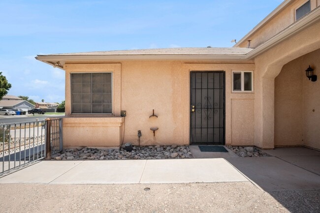 Building Photo - For RENT at Sandalwood Park North
